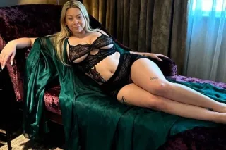 Curvy, Fun , and Green-Eyed Go... - Image 1